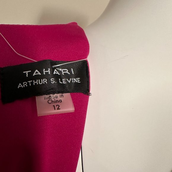 New! SLEEVELESS SCALLOP EDGE SHIFT DRESS - Picture 6 of 6